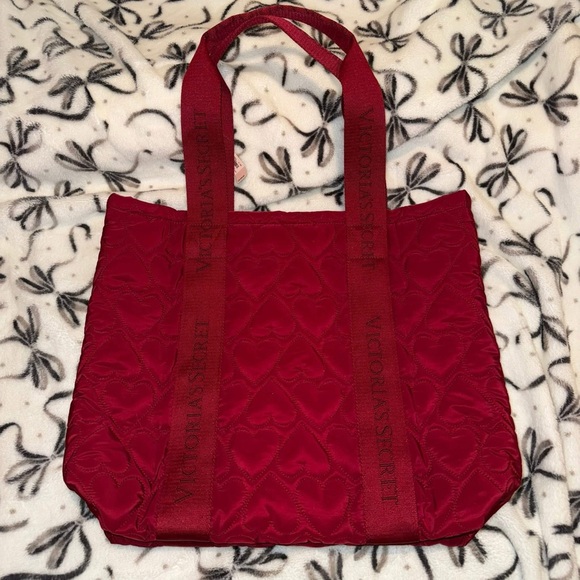 Victoria's Secret Red Heart Quilted Tote, new with tags, retail $60, never used - Picture 1 of 7